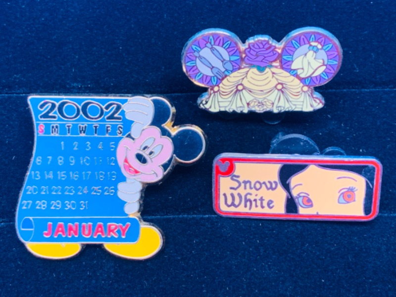 Photo 1 of 625157… 3 Disney pins