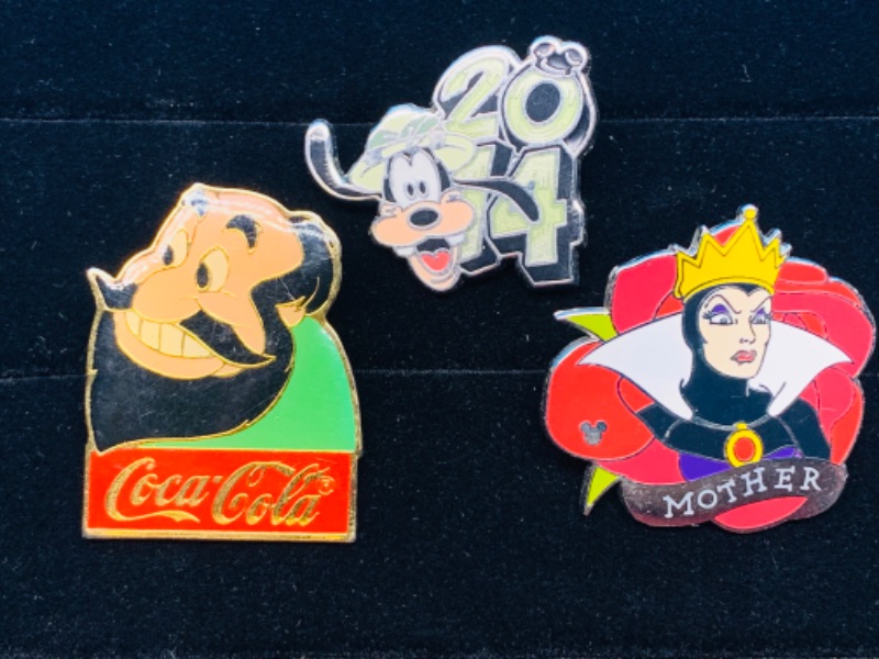 Photo 1 of 625158… 3 Disney pins