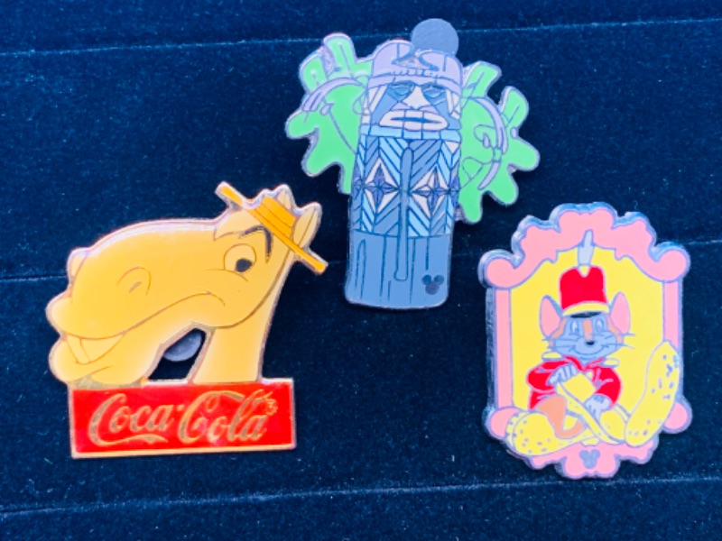 Photo 1 of 625159… 3 Disney pins