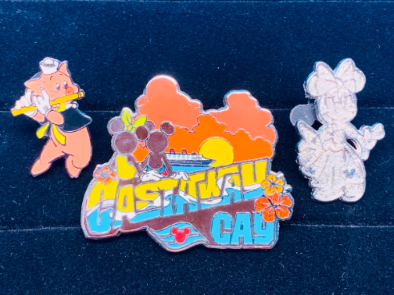 Photo 1 of 625162… 3 Disney pins