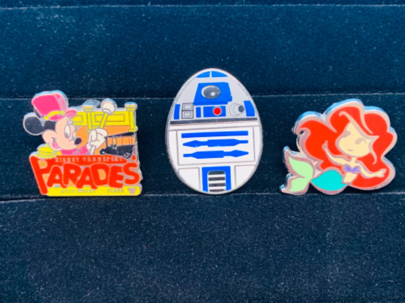 Photo 1 of 625163… 3 Disney pins