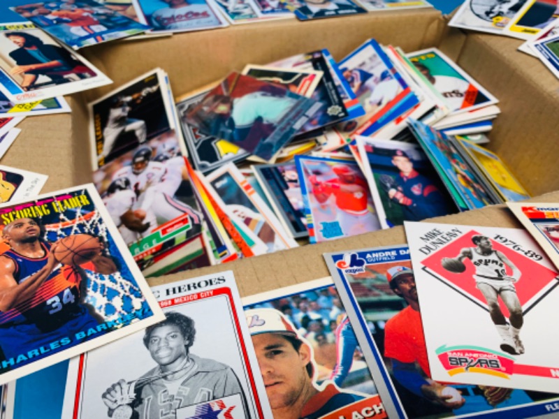 Photo 5 of 625178…approx 600 misc sports and trading cards in a box 