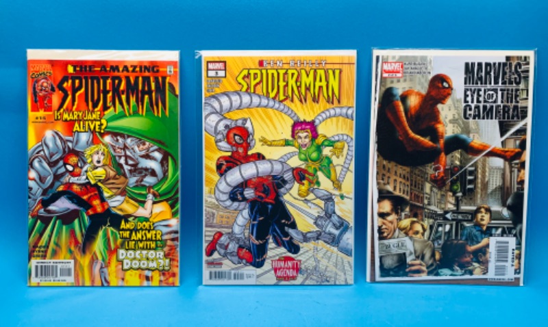Photo 1 of 625265…3 Spider-Man comics in plastic sleeves 