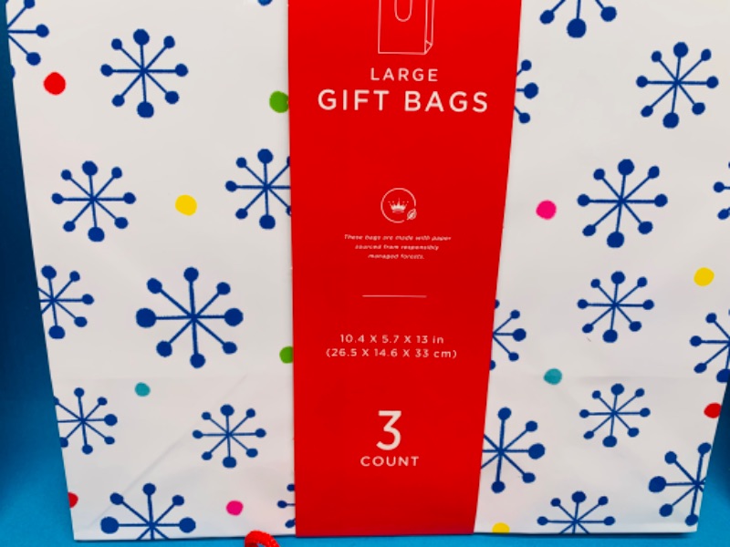 Photo 2 of 625343…18 large Christmas gift bags -3 different designs 