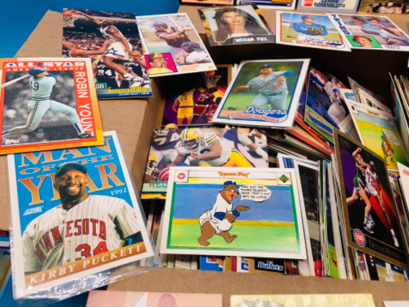 Photo 7 of 625364…approximately 800 misc sports trading cards