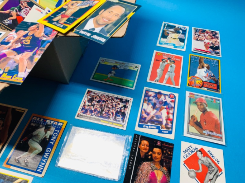 Photo 3 of 625364…approximately 800 misc sports trading cards