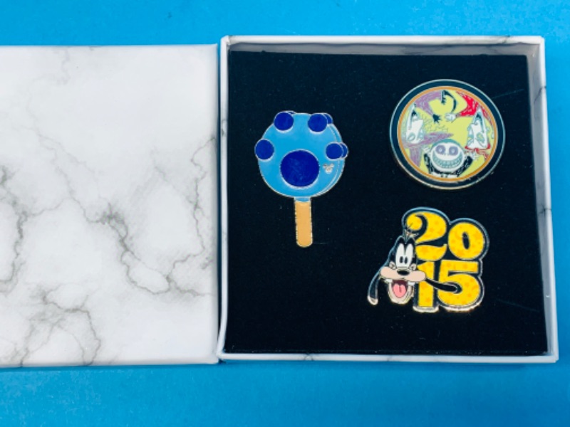 Photo 2 of 625529… 3 Disney pins in gift box 