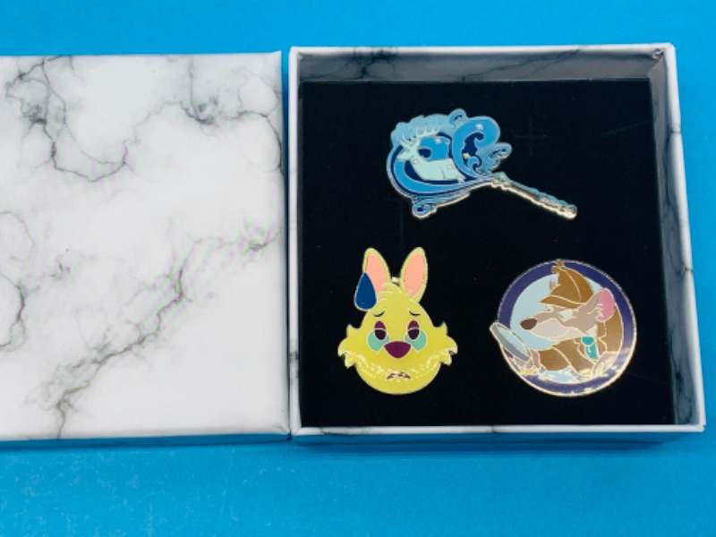 Photo 1 of 625530… 3 Disney pins in gift box 