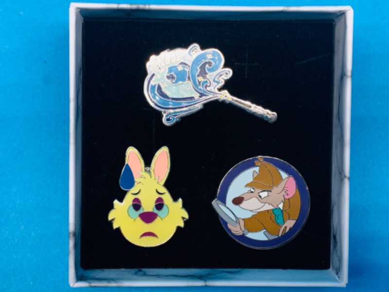 Photo 2 of 625530… 3 Disney pins in gift box 