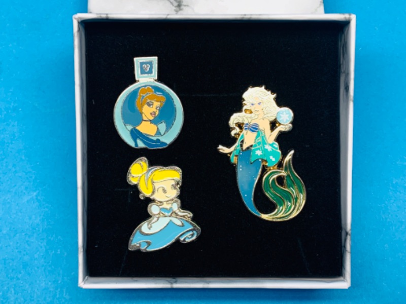 Photo 2 of 625531… 3 Disney pins in gift box 