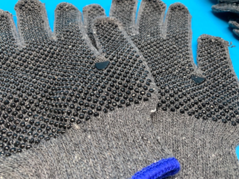 Photo 1 of 625593… 6 pairs of gripper utility gloves -can be worn on left or right hand 