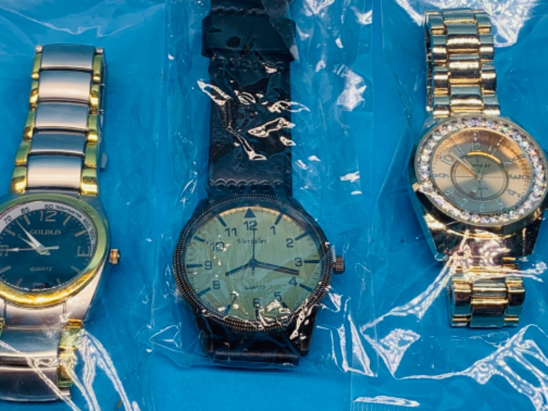 Photo 3 of 625610… 5 men’s fashion watches-will need batteries replaced 