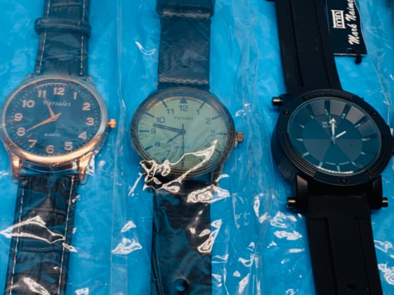 Photo 2 of 625618… 5 mens fashion watches - will need batteries replaced 