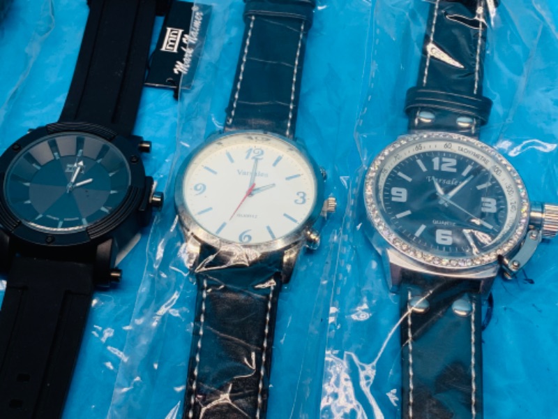 Photo 1 of 625618… 5 mens fashion watches - will need batteries replaced 