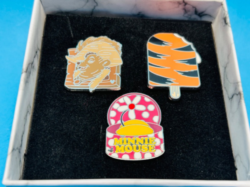Photo 1 of 626198… 3 Disney pins in gift box