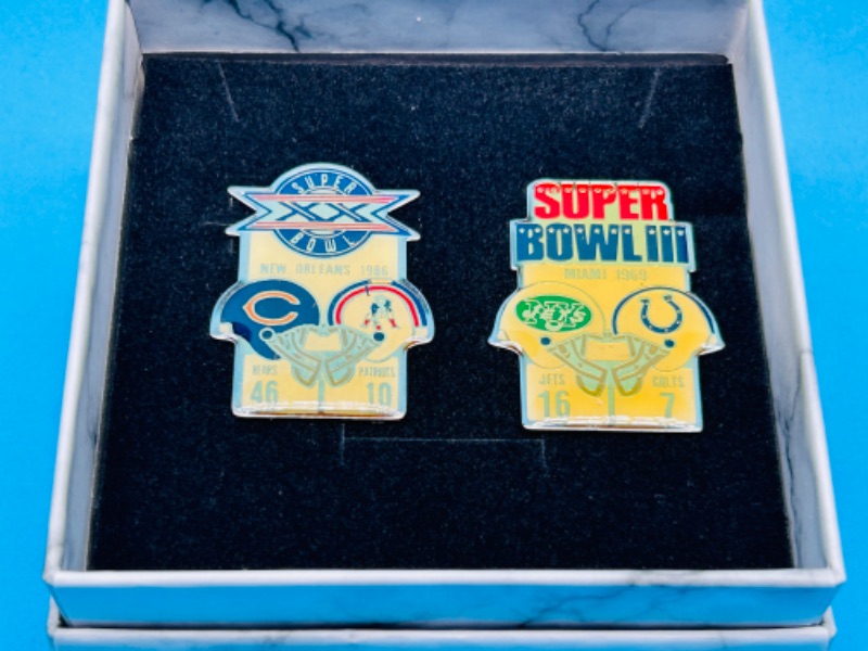 Photo 1 of 626207… 2 vintage superbowl pins in gift box 