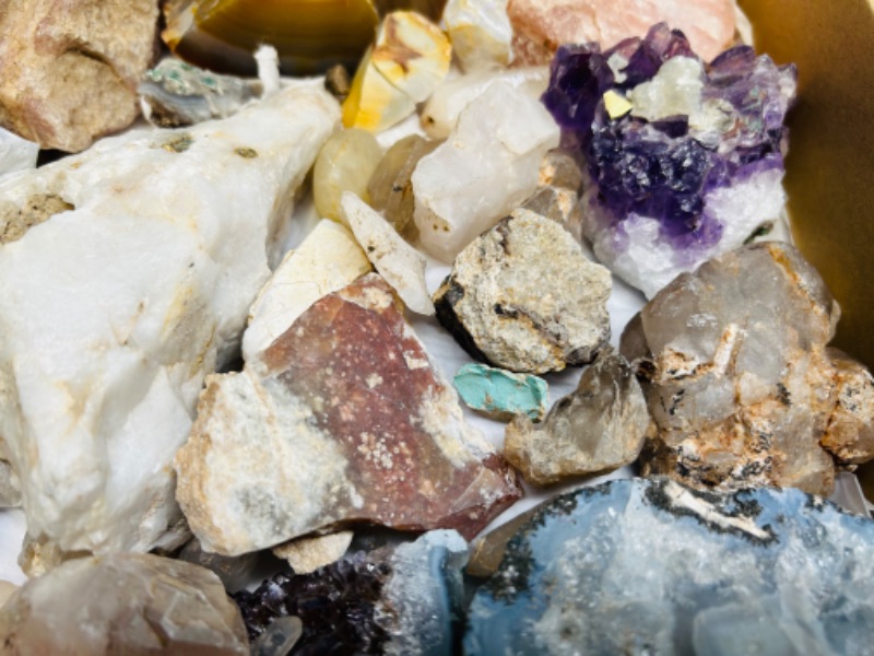 Photo 8 of 626220…large box of collectible rocks and geodes 