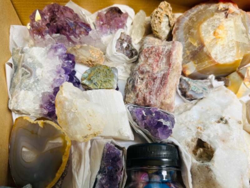 Photo 5 of 626220…large box of collectible rocks and geodes 