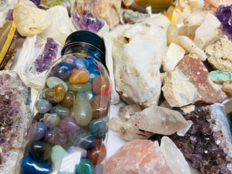 Photo 4 of 626220…large box of collectible rocks and geodes 