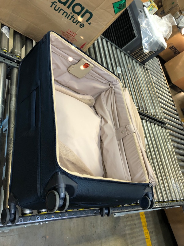 Photo 1 of Briggs & Riley Baseline Spinners, Navy, 31-inch Extra Large Expandable Navy 31-inch Extra Large Expandable