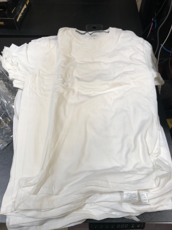 Photo 2 of MENS T-SHIRTS WHITE 9 PACK
SIZE SMALL 