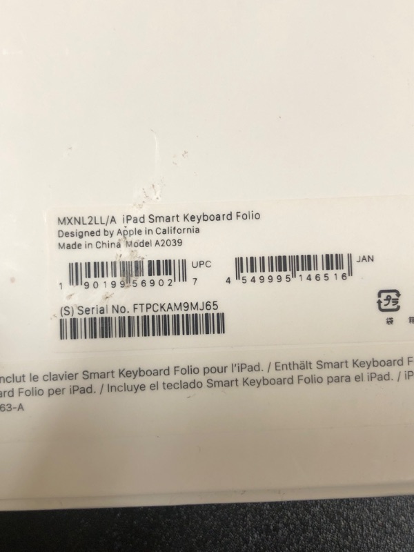 Photo 4 of Apple Smart Keyboard Folio for iPad Pro 12.9?inch (3RD 4TH Generation) in Black
 FACTORY SEALED, NEW
