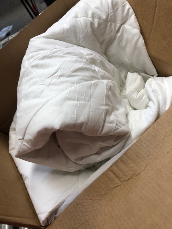 Photo 1 of Full size mattress comforter 