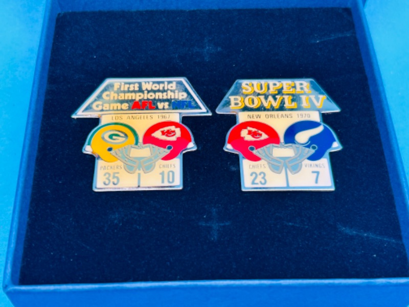 Photo 2 of 662612…2 vintage Super Bowl pins in gift box 