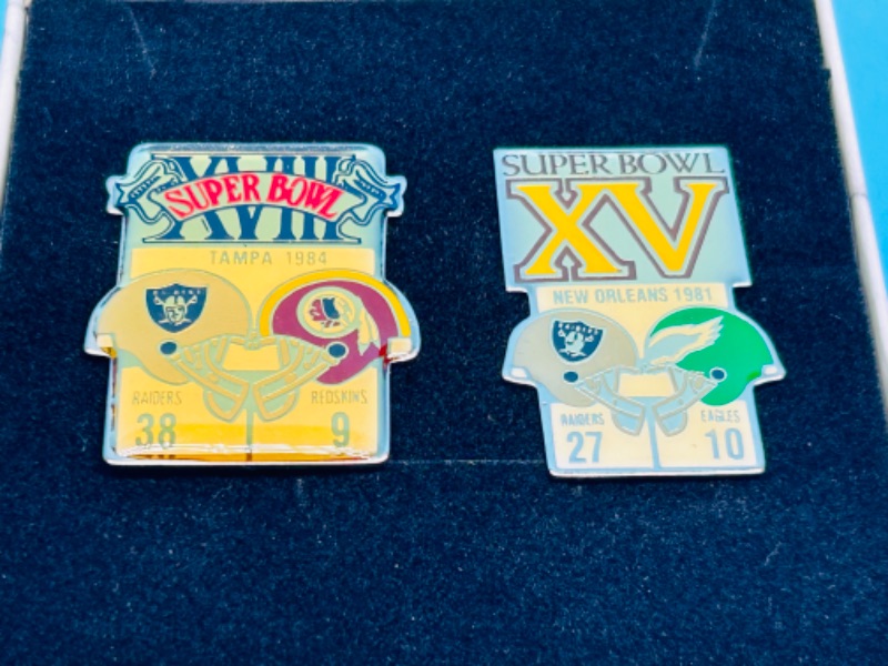 Photo 1 of 662614… 2 vintage Super Bowl pins in gift box 