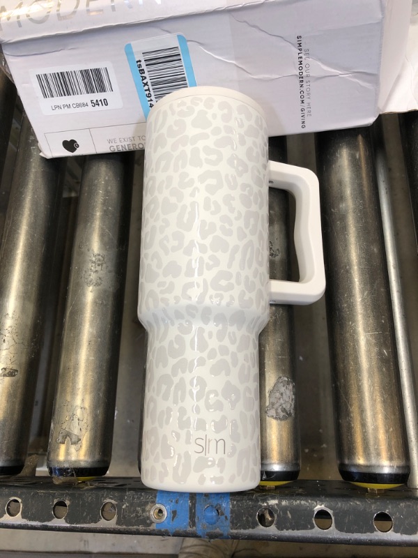 Photo 2 of Simple Modern 40 oz Tumbler with Handle and Straw Lid | Insulated Reusable Stainless Steel Water Bottle Travel Mug Cupholder | Gifts for Men Women | Trek Collection | Cream Leopard Pattern: Cream Leopard 40oz