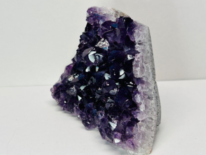 Photo 1 of 685928…4.5 x 4”  amethyst crystal geode 