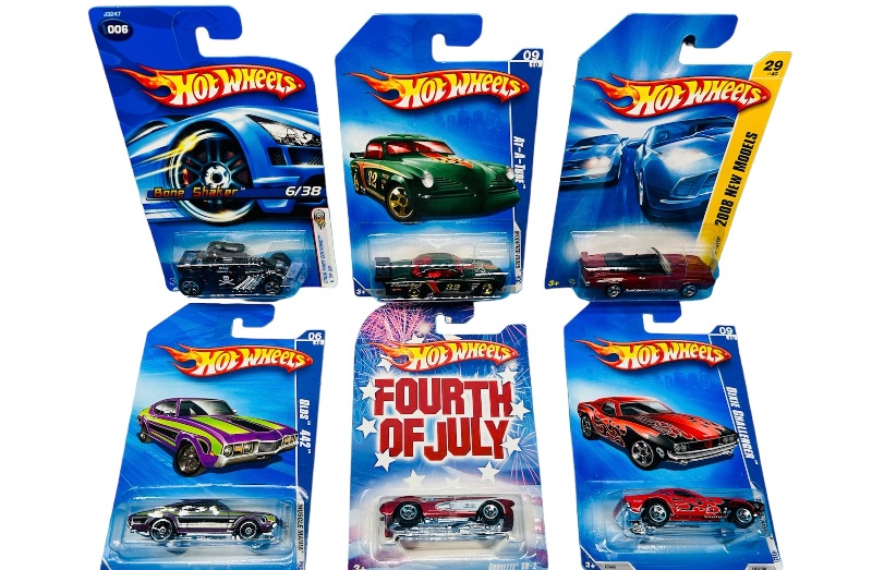 Photo 1 of 685940…6 hot wheels die cast cars