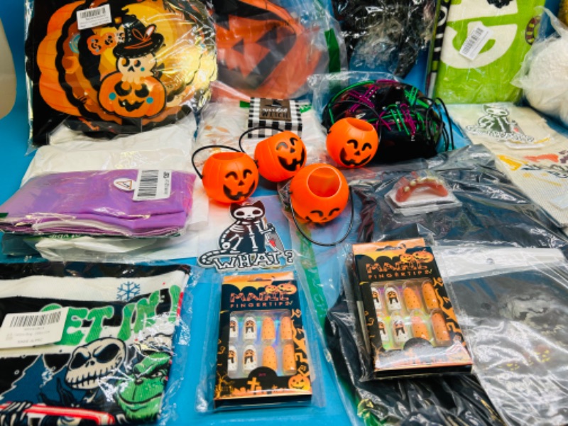 Photo 4 of 685953…Halloween items 