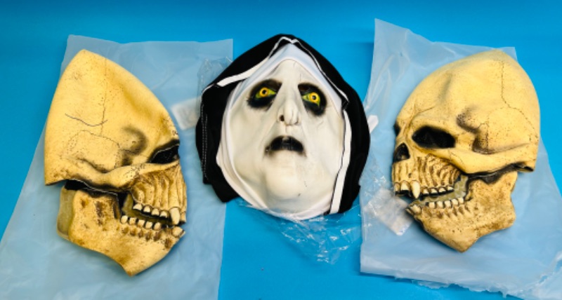 Photo 1 of 685960…3 latex Halloween masks 