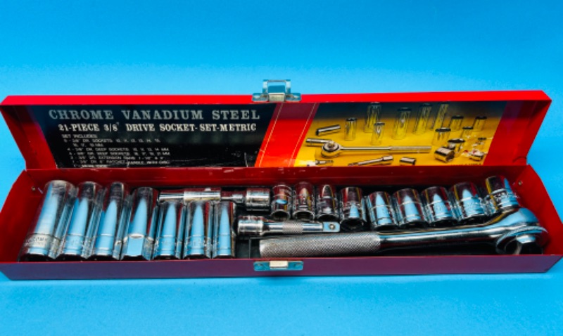 Photo 1 of 686075…21 piece chrome vanadium steel socket set - metric 