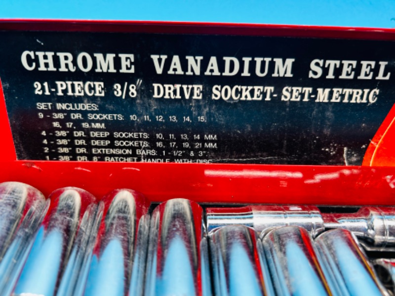 Photo 2 of 686075…21 piece chrome vanadium steel socket set - metric 