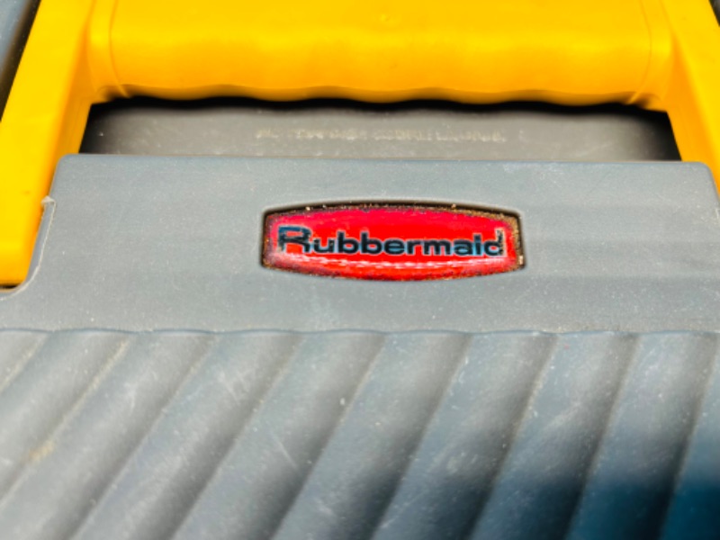 Photo 2 of 686085…used Rubbermaid toolbox 