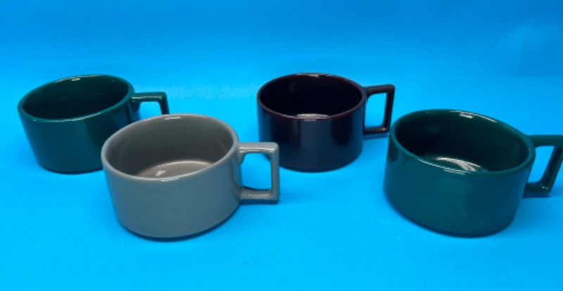 Photo 1 of 686138…4 vintage ceramic RB mugs 