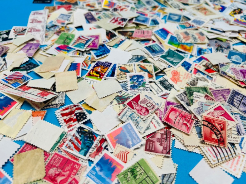 Photo 1 of 686144…hundreds of used stamps 