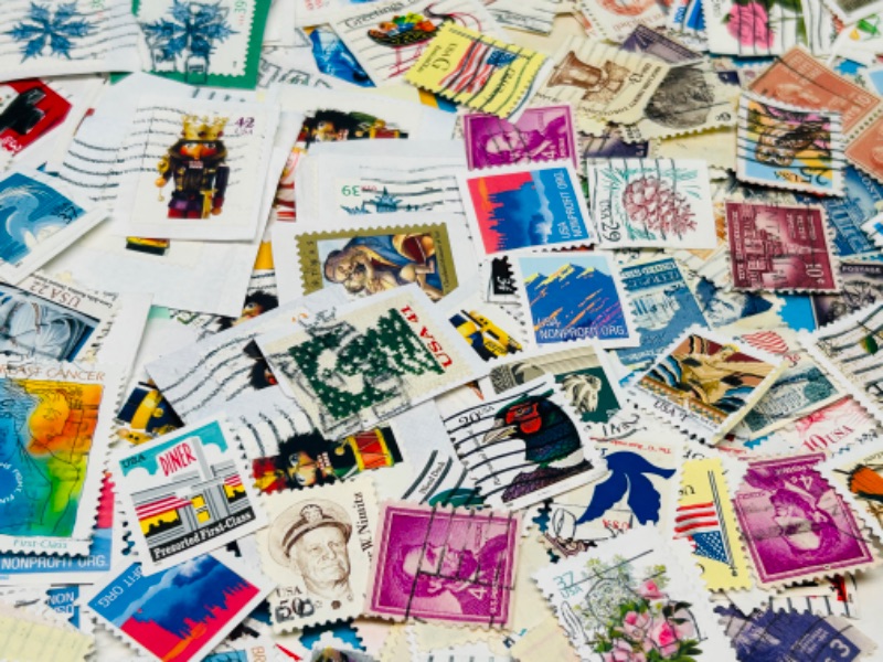 Photo 1 of 686145…hundreds of used stamps 