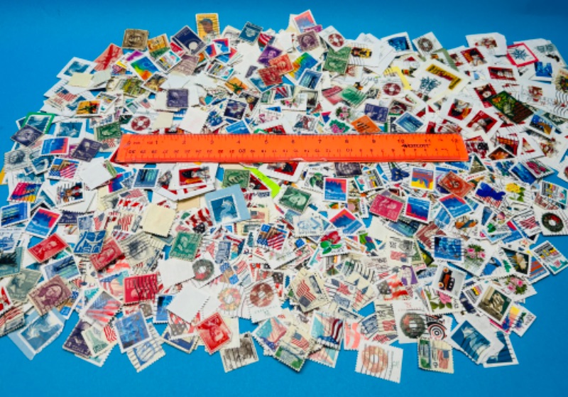 Photo 1 of 686146… hundreds of used stamps 