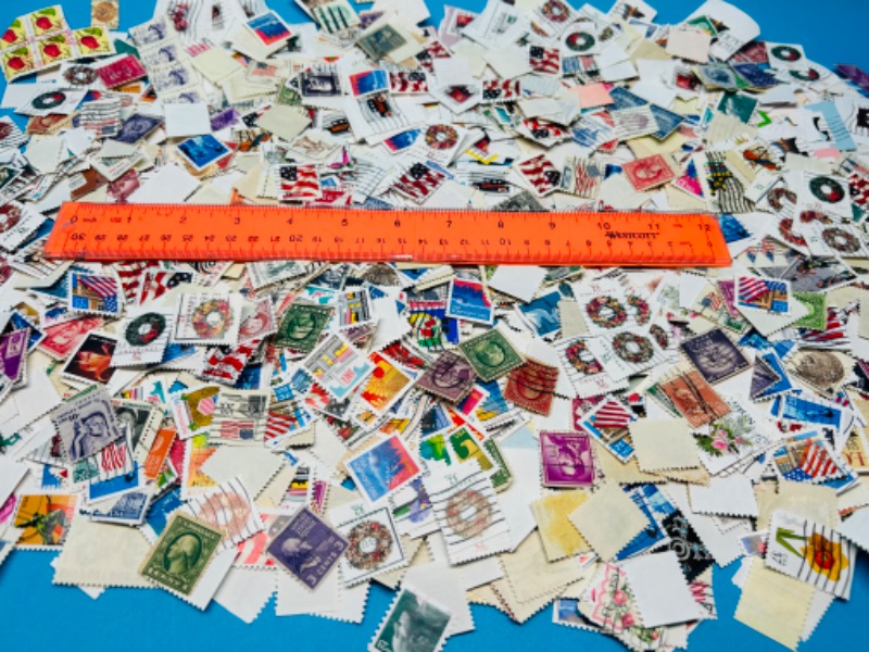 Photo 1 of 686148… hundreds of used stamps 