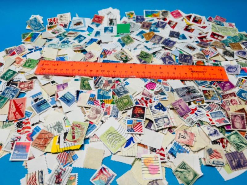 Photo 1 of 686149… hundreds of used stamps 