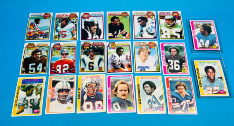 Photo 1 of 686156… 20 vintage 1978 and 1979 football cards  in 2 thick toploaders -some may show wear due to age