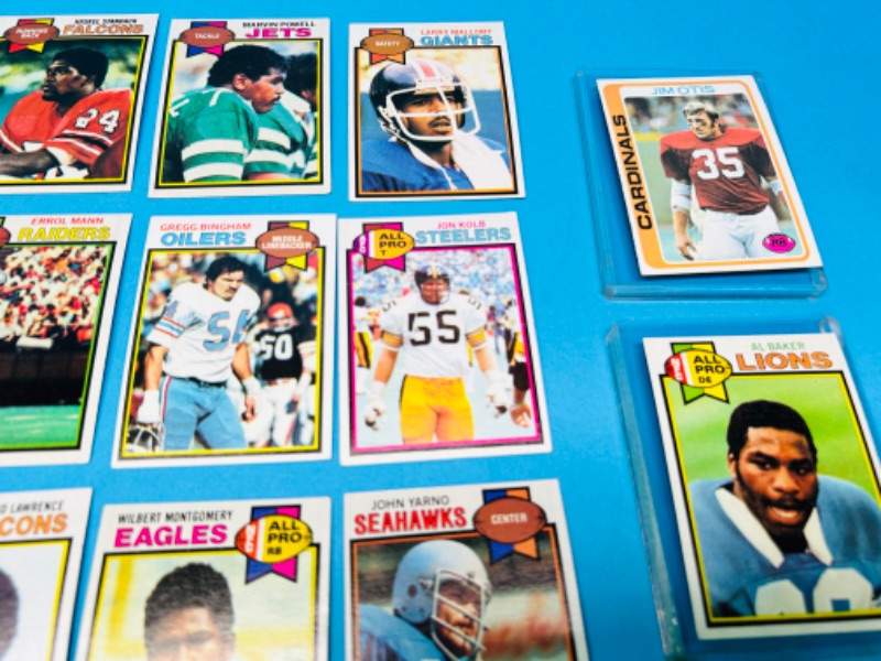 Photo 6 of 686166…  20 vintage 1978 and 1979 football cards  in 2 thick toploaders -some may show wear due to age