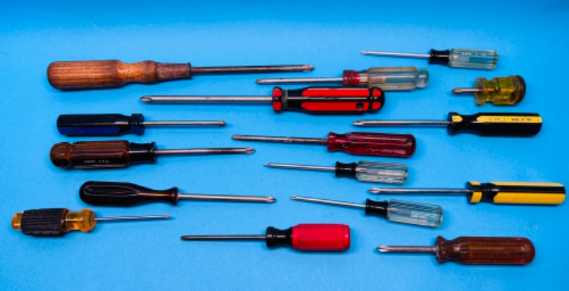 Photo 1 of 686173…Phillips screwdrivers 