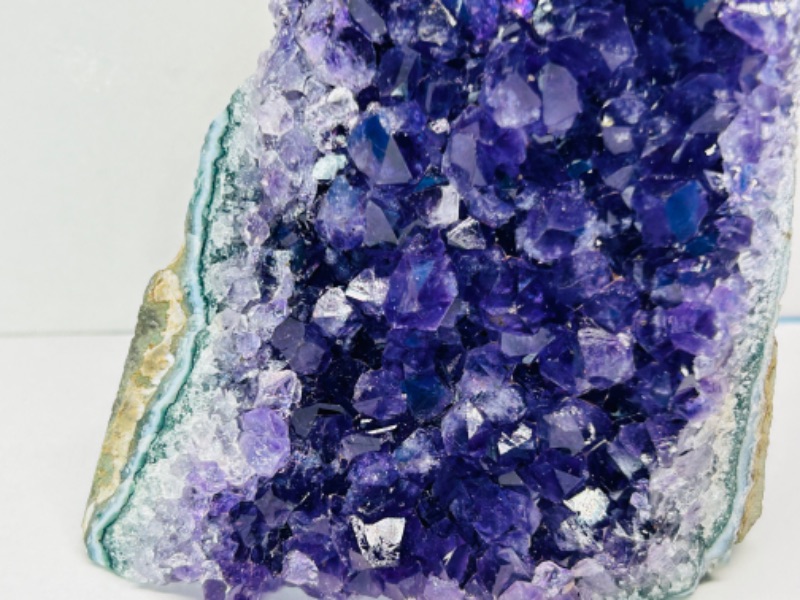 Photo 1 of 686175…4.5” amethyst geode rock