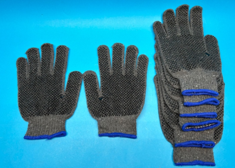 Photo 1 of 686197… 4 pairs of gripper utility gloves- right or left fit - large 