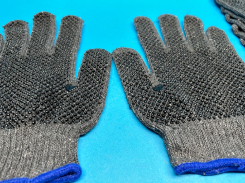 Photo 2 of 686197… 4 pairs of gripper utility gloves- right or left fit - large 