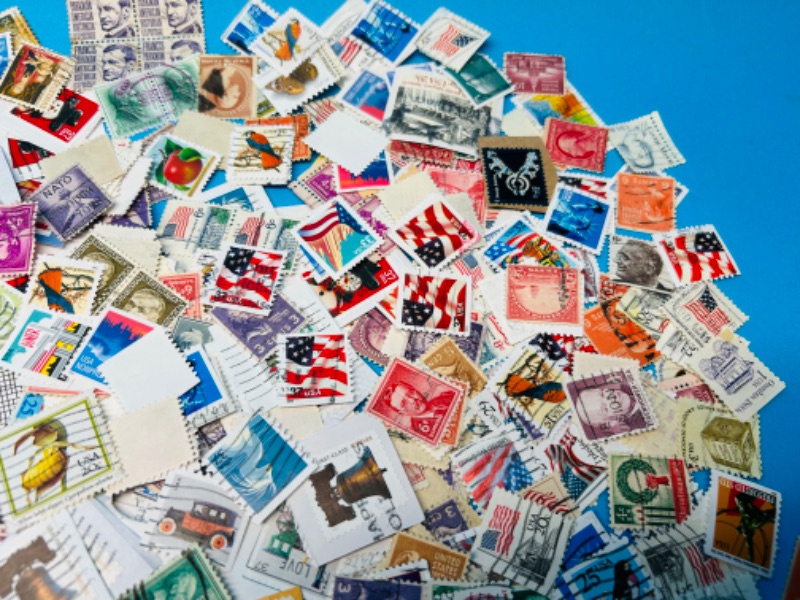Photo 1 of 686368…hundreds of used stamps 